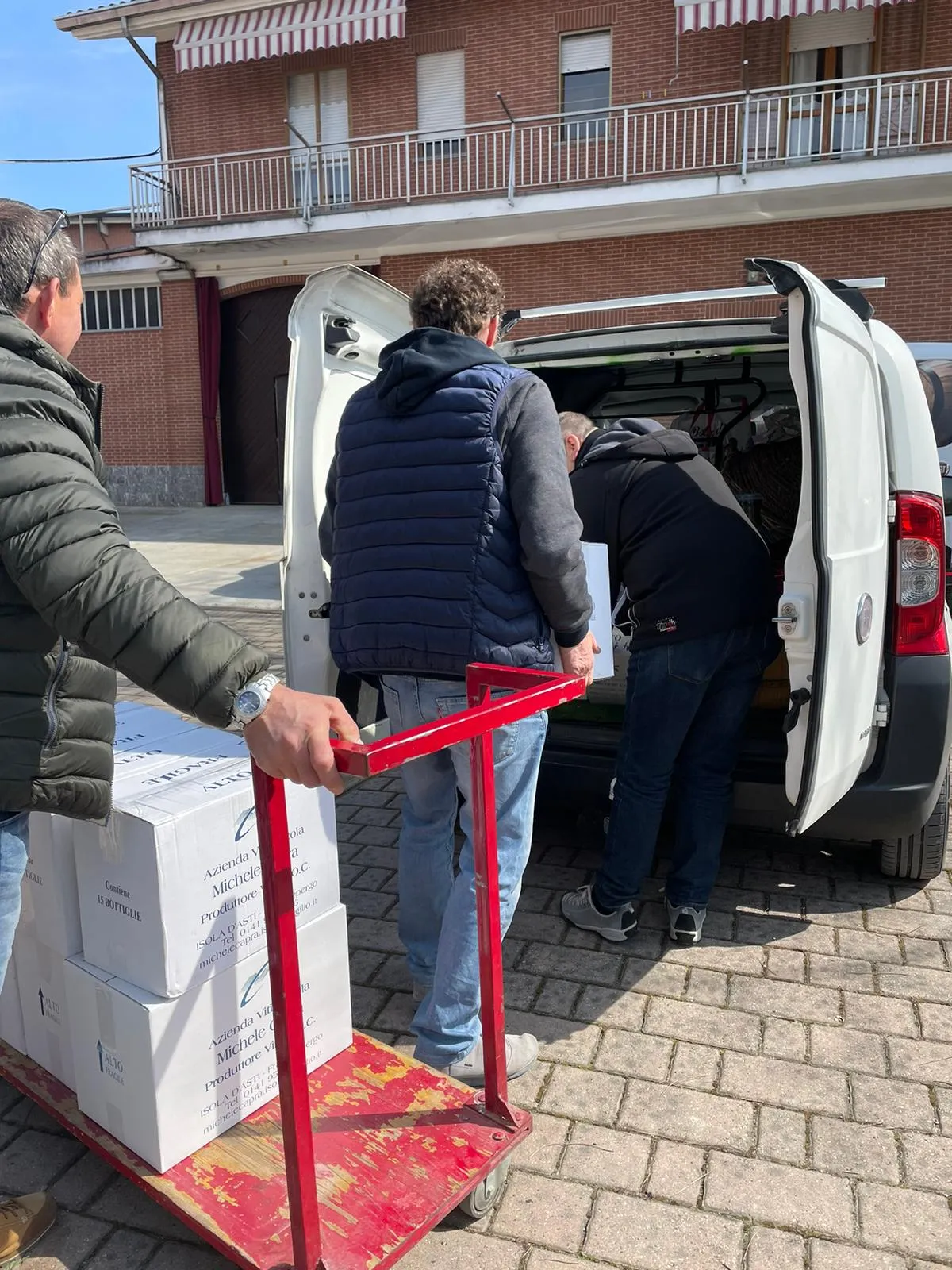 Furgone carico di vino Michele Capra