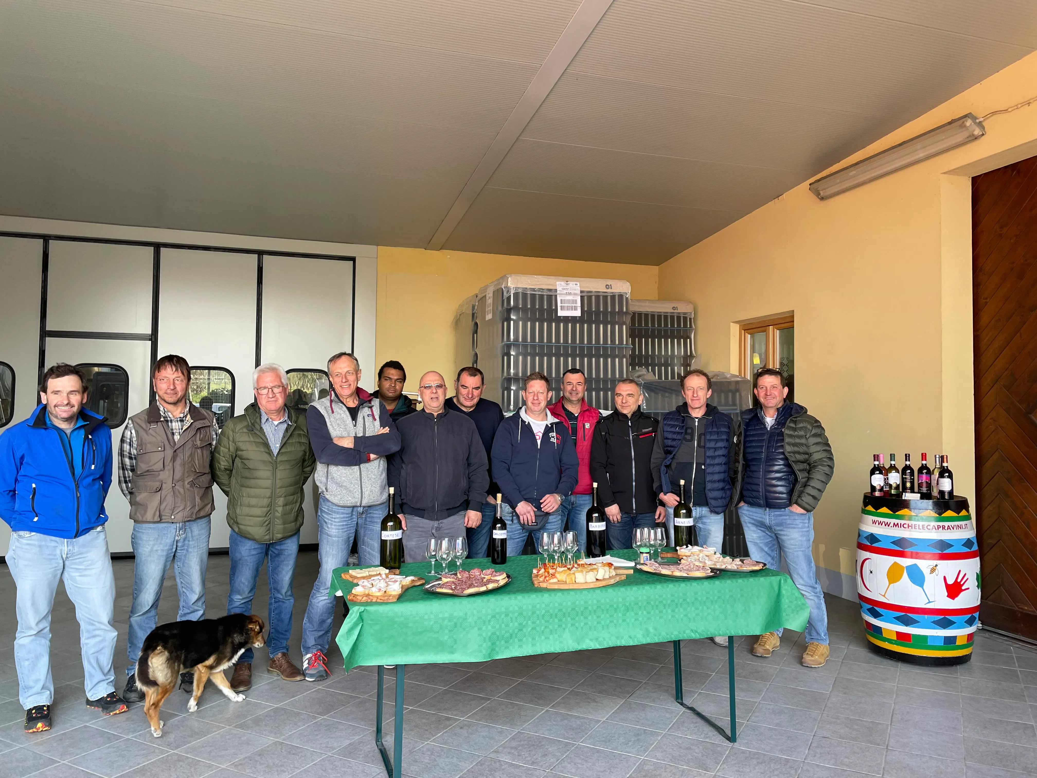 Foto ricordo di una giornata di degustazione avvenuta con diversi clienti dell'azienda vitivinicola Michele Capra.